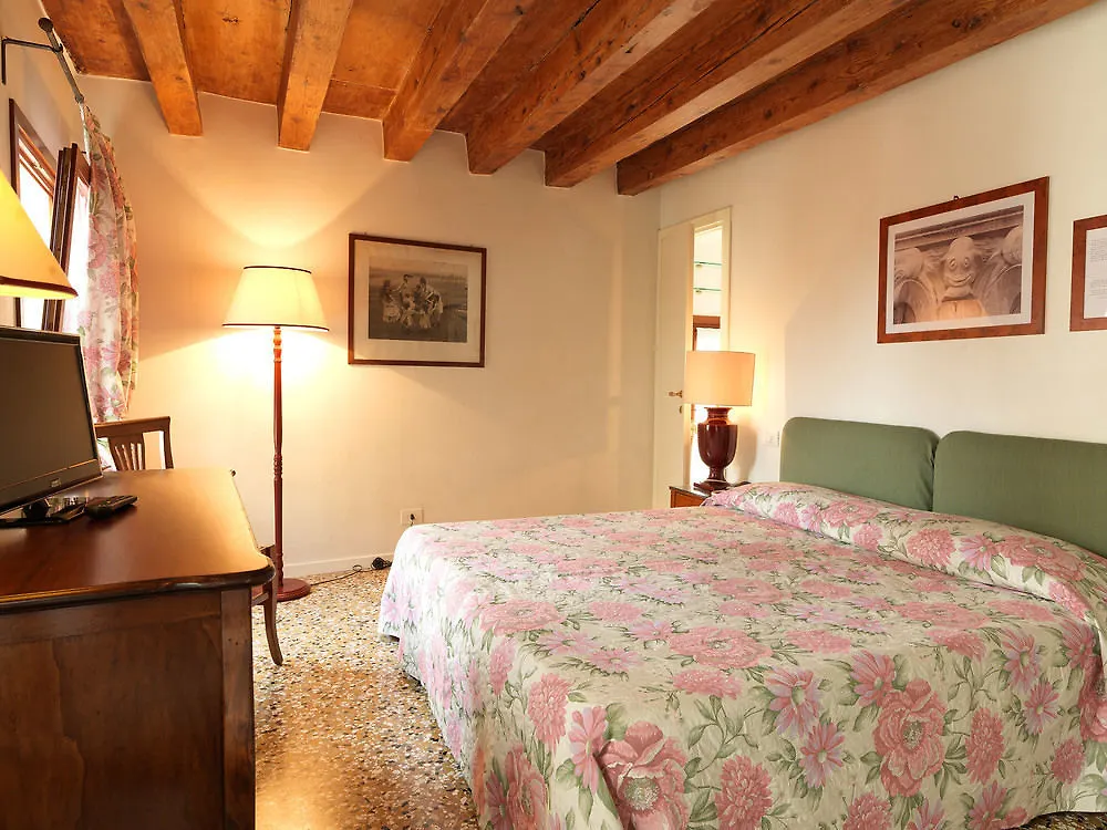 Locanda Ai Santi Apostoli Venice Hotel