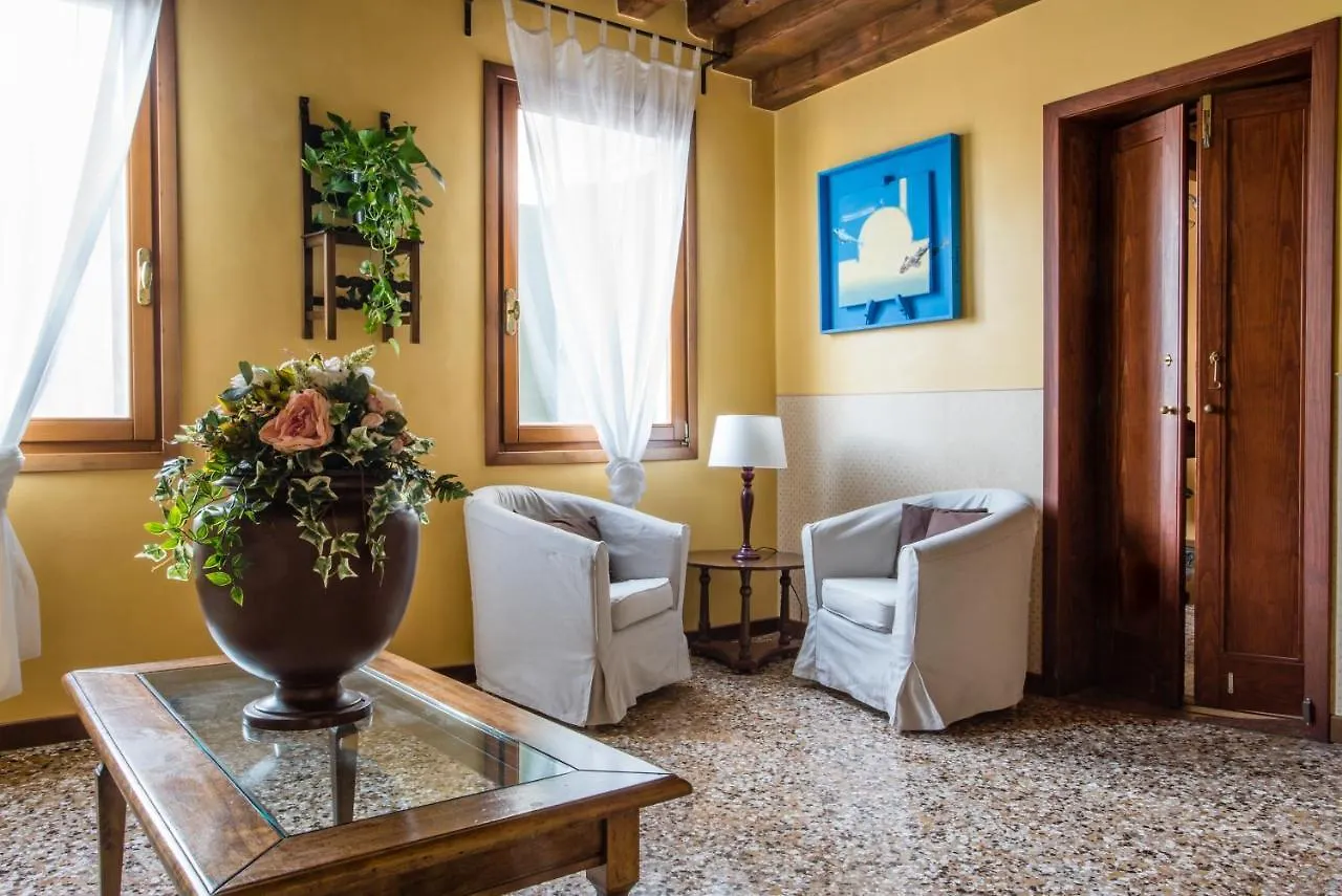 Locanda Ai Santi Apostoli Venice Hotel