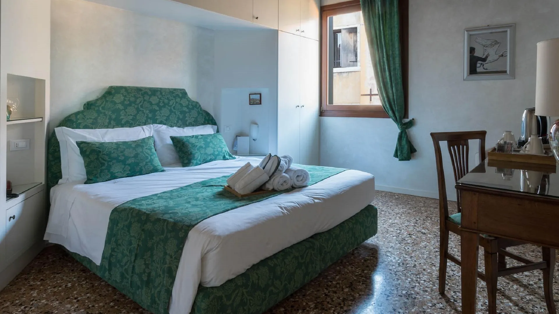 Locanda Ai Santi Apostoli Venice Hotel