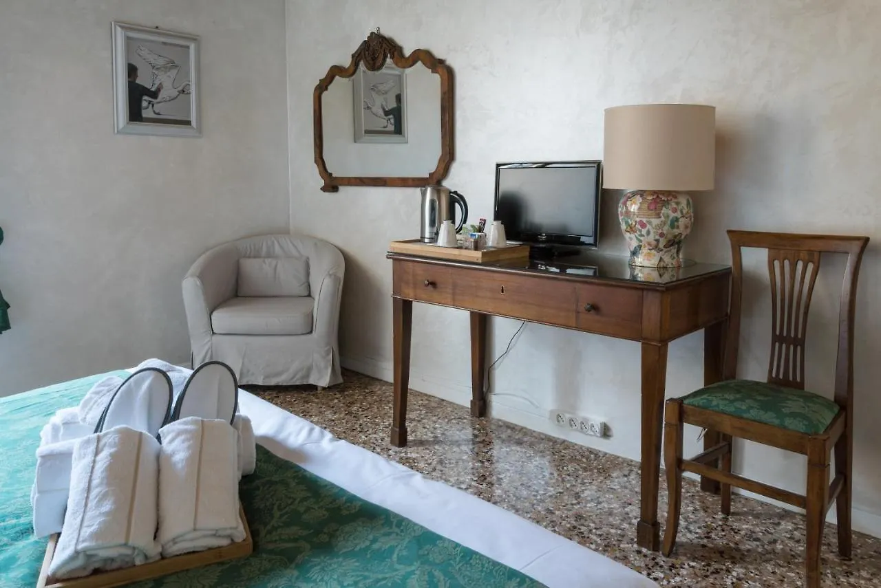 Locanda Ai Santi Apostoli Venice 3*,